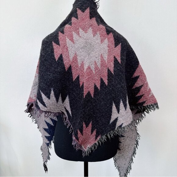Aritzia Triangle Aztec Wool Scarf - Picture 5 of 7